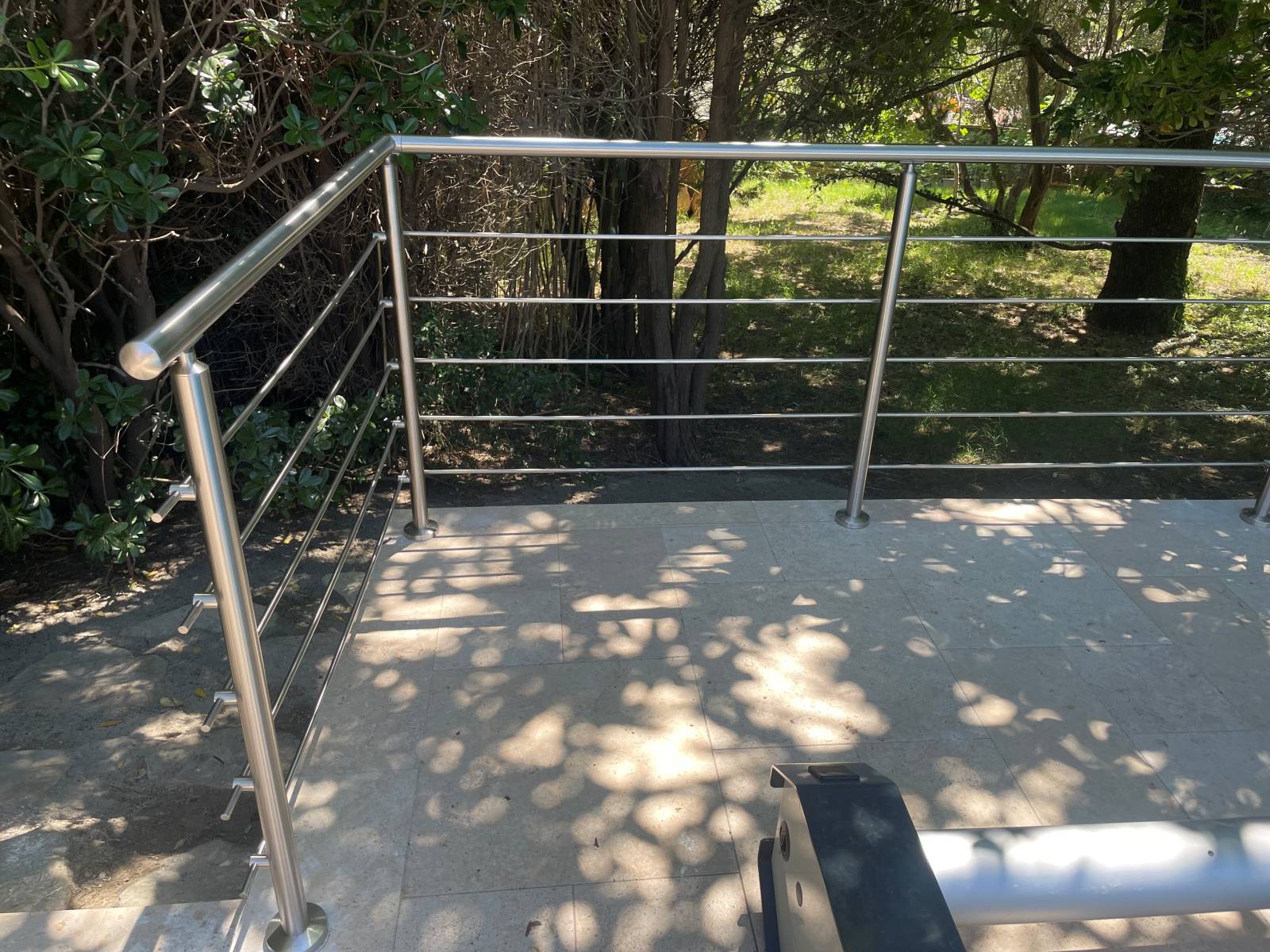 Pose d'un garde corps en inox sur mesure à Martigues
