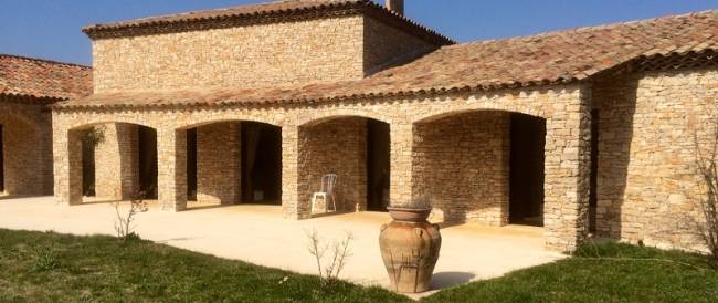 Fabrication  et  pose  de  baies  vitrées  à  Puyricard