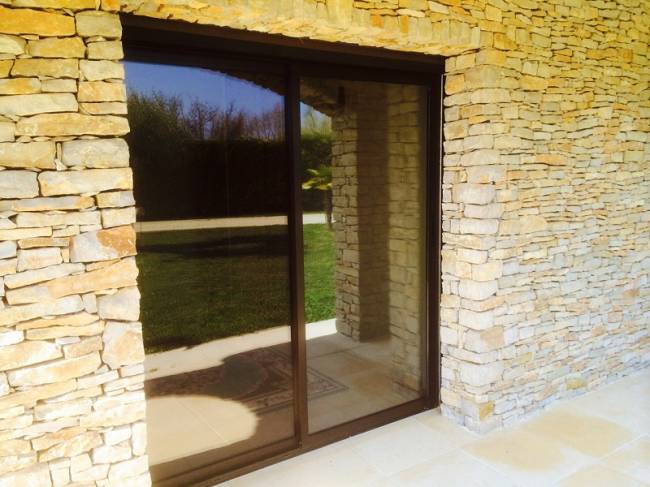 Fabrication  et  pose  de  baies  vitrées  à  Puyricard