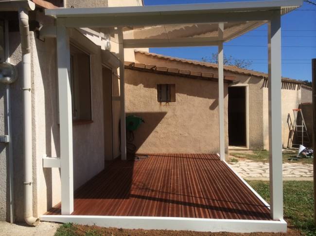 Fourniture  et  pose  de  toiture  et  réalisation  de  terrasse  en  bois  à Port de Bouc