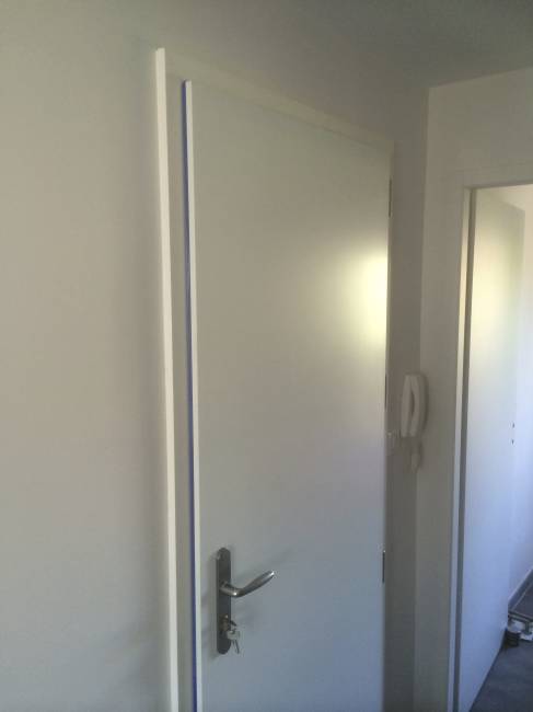 Fourniture et pose  d'une  porte  palière  à  Martigues