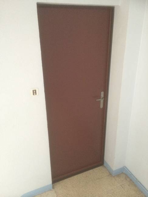 Fourniture et pose  d'une  porte  palière  à  Martigues