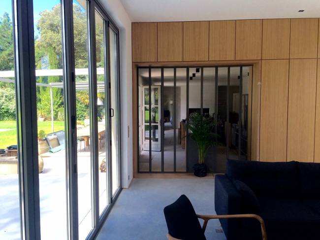 Porte fenêtre accordéon suspendue