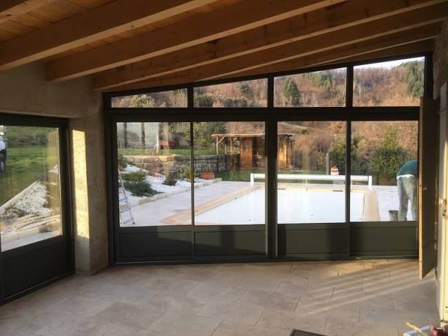 Pose de véranda en aluminium laqué