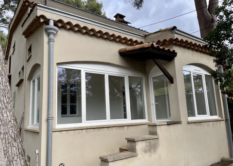 Réalisation de menuiseries en PVC sous cintrages