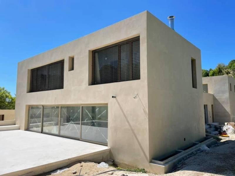 Installation de brise soleils à lames orientables en aluminium laqué à Aix en Provence