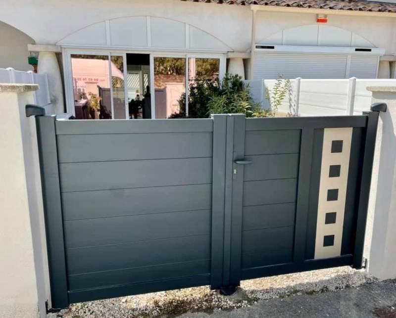 Installation de portail en aluminium laqué à Sausset les Pins