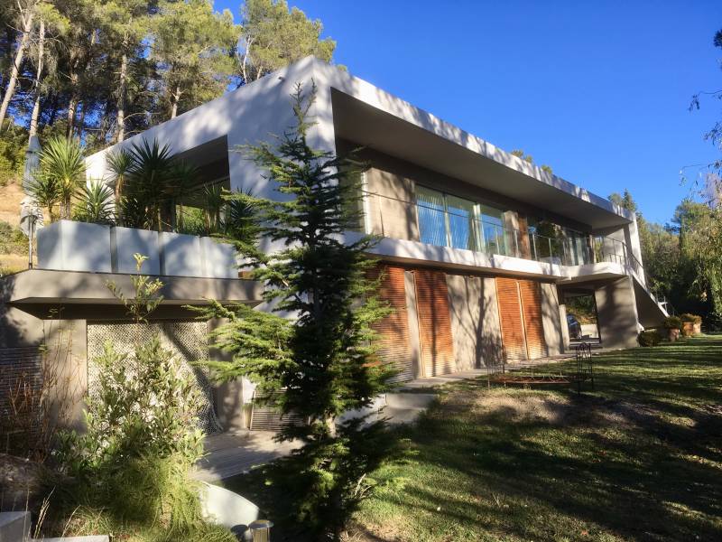 Pose de menuiseries modernes à Aix en Provence