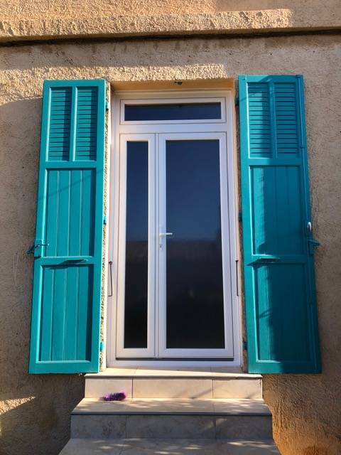 Réalisation de porte fenêtre en PVC sur mesure