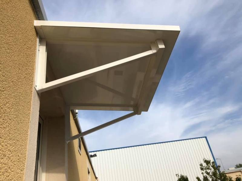 Installation de marquises à Châteauneuf les Martigues