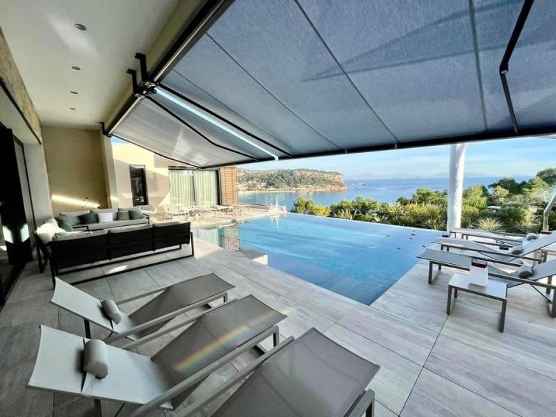 Pose de stores électriques à Carry le Rouet