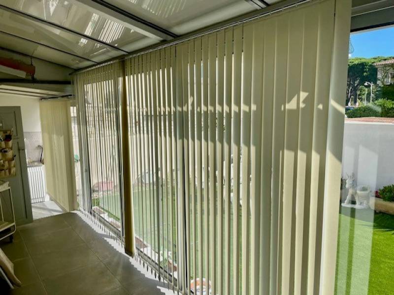 Installation de stores intérieurs sur mesure sur la Côte Bleue