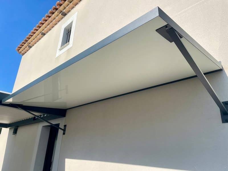 Installation d'une toiture en aluminium à côté d'Aix en Provence