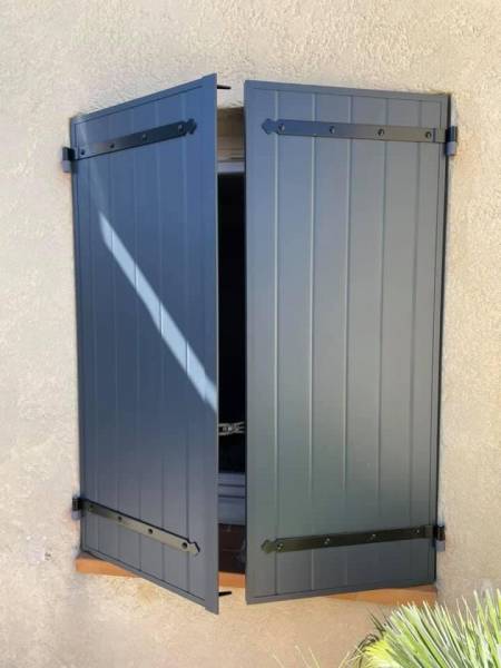 Fourniture et pose de volets battants en aluminium à Martigues